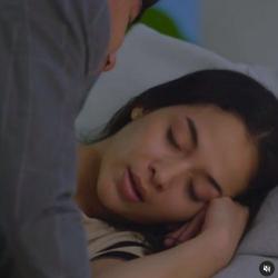 Adegan Ranjang Anya Geraldine dengan Reza Rahardian, Bikin Gelisah Netizen