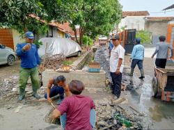 Antisipasi Banjir, Warga Kerja Bakti Normalisasi Aliran Sungai