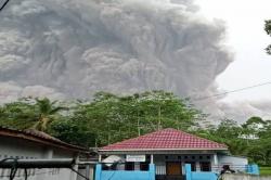 Update Erupsi Gunung Semeru: 13 Orang Meninggal, 902 Warga Mengungsi