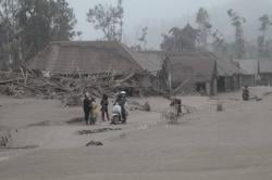 Gunung Semeru Meletus, Relawan MRI Jateng Siapkan Anggota dan Truk Logistik ke Lokasi Terdampak