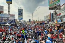 Buruh se Tangerang Raya, Jadikan Lumpuh Total Jalan Raya Serang