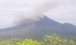 Gunung Semeru Kembali Mengamuk, Muntahkan Awan Panas Jarak Luncur 4.000 Meter, Warga Diimbau Waspada