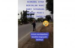 Viral! Cari Keadilan Untuk Putrinya, Sang Ayah Bawa Tongkat Jalan Kaki dari semarang ke Mabes Polri