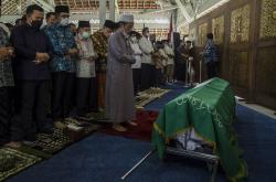 Wafat Saat Akan Khutbah Jumat, Wali Kota Bandung Dimakamkan di Kampung Halaman