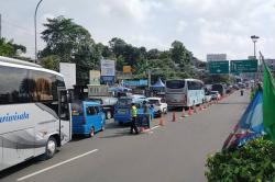 10 Posko Ganjil Genap dan Pemeriksaan Hasil Swab di Jalur Puncak, Sambut Libur Nataru