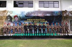 Komandan Jenderal Komando Pasukan Khusus Terima Brevet Antiteror Satuan 81 Kopassus