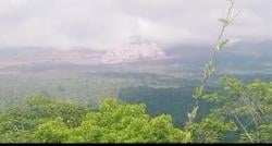 Semeru Keluarkan Awan Panas Guguran, Team SAR Gabungan Panik