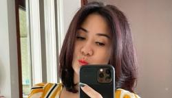 Tante Ernie Selfie Kelihatan Belahan Dada, Netizen Nggak Bisa Tidur