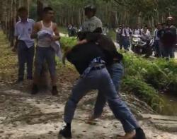 Ketua OSIS Madrasah Adu Jotos dengan Pelajar Lain di Kebun Karet Diawali Saling Lirik