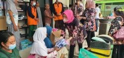 Hari Ibu, DWP Ditjenka Kemenhub dan PIKKA PT KAI Berikan Bantuan ke Korban Erupsi Semeru