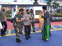 Jokowi Sarungan Bertolak ke Muktamar Nahdlatul Ulama di Lampung