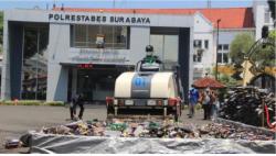 2.512 Botol Miras Dimusnahkan Polrestabes Surabaya