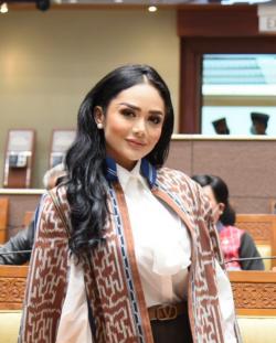 Batal Liburan Bareng Aurel dan Atta, Ini Penjelasan Kridayanti