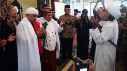 Miliki 4 Sultan, Konflik Keraton Kasepuhan Kian Memanas