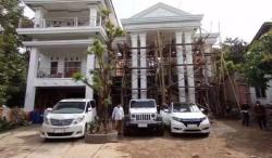 Penampakan Rumah Crazy Rich Pati, Sekdes Miliarder ,Hadiahi Anak Mobil Mewah Alphard hingga Rubicon