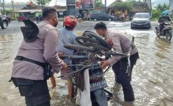 Polres Brebes dan BPBD Lakukan Penanganan Terdampak Banjir