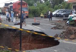 Jalan Muaraenim Longsor, Rute Kendaraan Muatan Berat Dialihkan