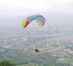 Paralayang, Cara Baru Nikmati Keindahan Alam Banyuwangi