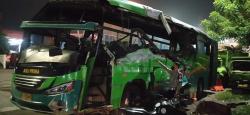 Supir Ugal-Ugalan, Dua Penumpang Bus Meninggal di Tempat