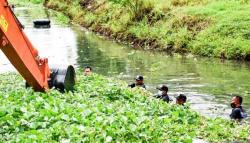 Antisipasi Banjir, Pemkab Mojokerto Bersihkan Sungai