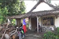 Viral Guru PAUD Ponorogo yang Setiap Hujan Mengungsi di Teras Rumah