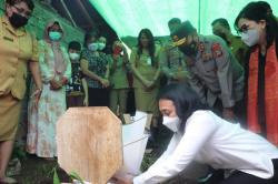 Menteri PPPA RI Ziarah ke Makam Korban Dugaan Kekerasan Seksual di Manado