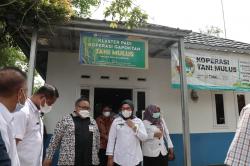 Gapoktan Tani Mulus Indramayu Peroleh Bantuan Pertanian dari BI Cirebon