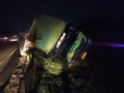 Sopir Ngantuk, Truk Terguling di Tol Merak