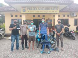 Rampas HP dan Motor, Leo Diciduk Unit Reskrim Polsek Simpang Katis Saat Isi BBM