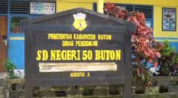 Viral, Oknum Guru SD Buton Hukum Murid Makan Sampah