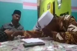 Terekam Kamera, Ini Detik-detik Penghulu Meninggal saat Memimpin Ijab Kabul Pengantin