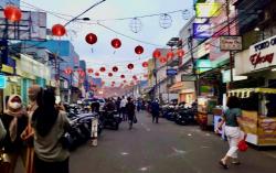 Lampion Imlek Bikin Marak Pusat Kuliner Jln Kisamaun, Pasar Lama, Kota Tangerang