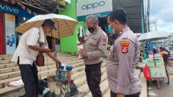 Cegah Covid-19, Polres Pandeglang Bagikan Masker dan Imbau Prokes