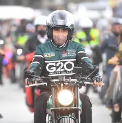 Ikut Jajal Jalanan Kawasan Danau Toba dengan Presiden, Berikut Foto Para Menteri dan Motornya