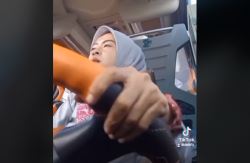 Laki-laki Jangan Minder, Wanita Cantik Sopir Bus Ini Serba Bisa