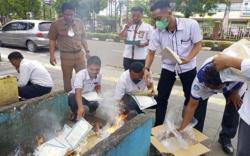 Ratusan Lembar Blanko Ijazah Dibakar