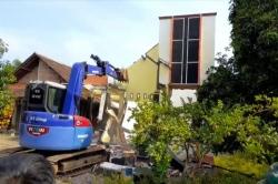 Jijik Ditiduri Suami dan Selingkuhan, Wanita di Ponorogo Buldozer Rumah