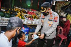 Covid Melonjak di Surabaya, Kapolrestabes Turun di Pasar Tradisional