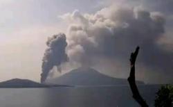 Gunung Anak Krakatau di Selat Sunda Meletus, Tinggi Kolam Abu Capai 1.157 Meter