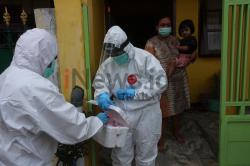 Gara-Gara Satu Keluarga Terpapar Covid-19, Warga Satu Kampung di Surabaya Langsung di Swab