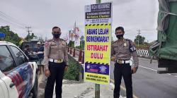 Sering Terjadi Kecelakaan di Brebes, Polisi Pasang Papan Himbauan