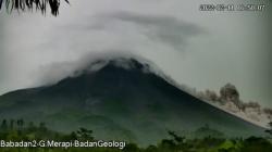 Jumat Sore Gunung Merapi Keluarkan Awan Panas dengan Jarak Luncur 2.700 Meter