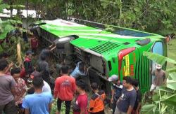 Balap Liar Motor Picu Kecelakaan Tunggal di Gunungkidul, Bus Terperosok ke Pekarangan Warga