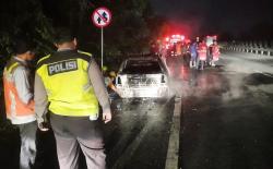 Mobil Sedan Opel Optima Terbakar di Tol Tangerang-Merak