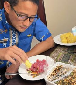 Santap Sashimi Bitung, Sandiaga Uno: Lebih Enak dari Sashimi Jepang