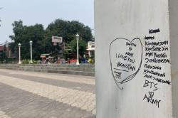 Alun-alun Kota Bekasi Jadi Sasaran Vandalisme, Ada Coretan Nama Member Boyband K-pop