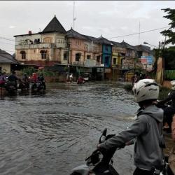 Kali Bekasi Meluap, Ratusan Rumah Terendam