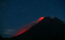 Berstatus Siaga, Gunung Merapi Alami Ratusan Gempa Guguran