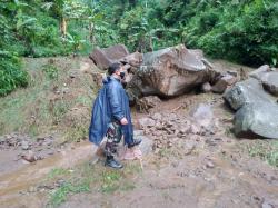 Longsor, Akses Jalan ke Obyek Wisata Kaligua Brebes Tertutup