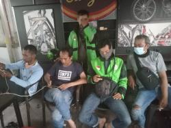 Pandemi Covid-19 Belum Reda, Driver Ojol dan Ojeg Pangkalan Sepi Orderan